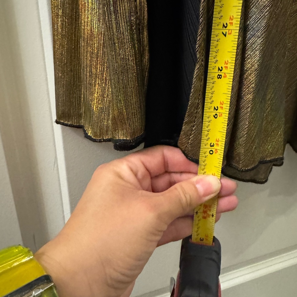Elegant Golden Metallic Pleated Iridescent High slit skirt - Picture 10 of 10